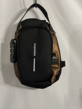 SLING Along Travel Bag Unisex Black/Gld W/USB Port  & Lock 11X9x3